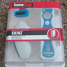 GameStop Skinz niebieska biała silikonowa skorupa z paskiem na nadgarstek do Nintendo Wii Contro...