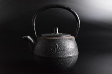 S9189: Japanese Iron Flower Cherry tree sculpture TEA KETTLE Teapot Tetsubin