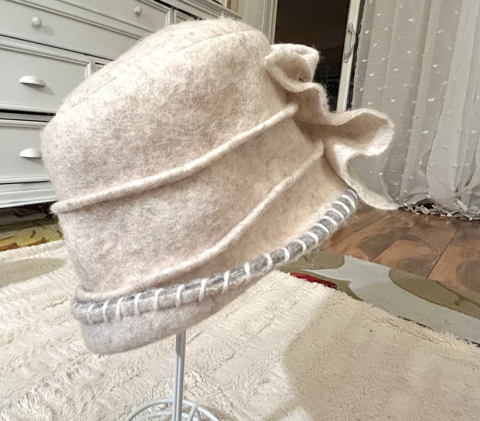 NWT Anthropologie warm 3D floral soft hat,stretch wool ,one size fits all. - Image 3 of 4