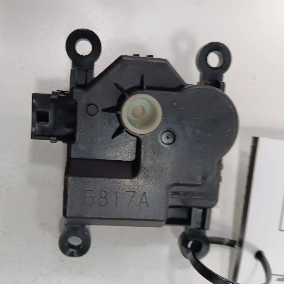 Actuador de puerta de aire acondicionado calentador de motor puerta abatible Mazda CX-3 2016 2017 2018 Foto 2 de 4