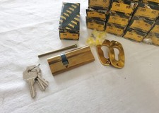 Cilindro YALE 210-80 sagomato ottone profilo europeo mm.80 decentrato