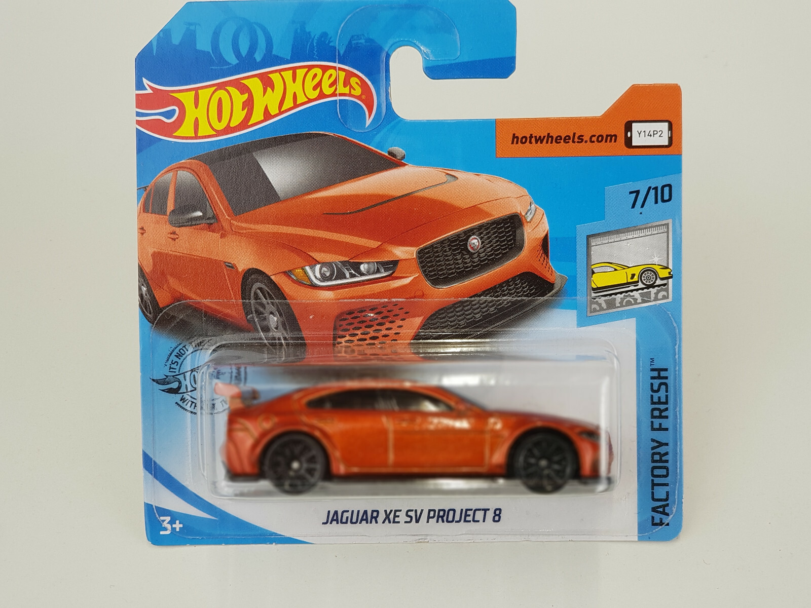 Coche Mattel Hot Wheels FYB40 Factory Fressh - Jaguar XE SV Project 8