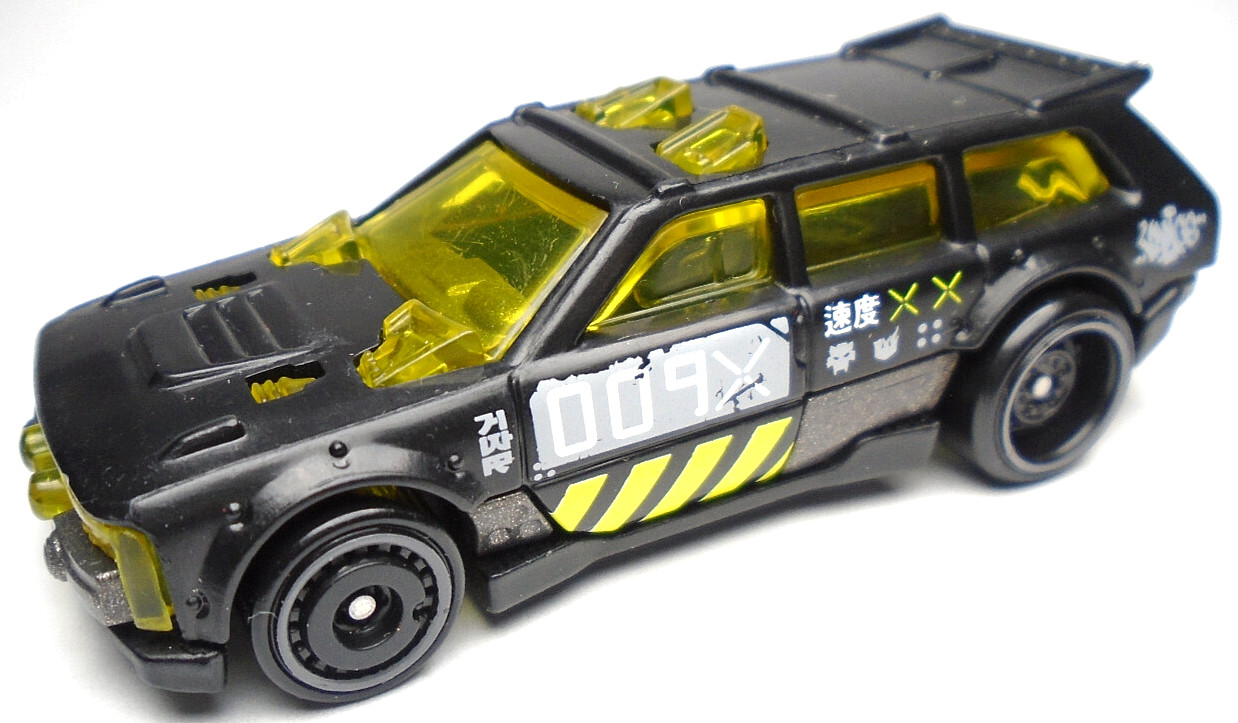 2024 HOT WHEELS TRACK DWAGON 009 BLACK DIECAST 2 7/8" STATION WAGON CAR W YELLOW