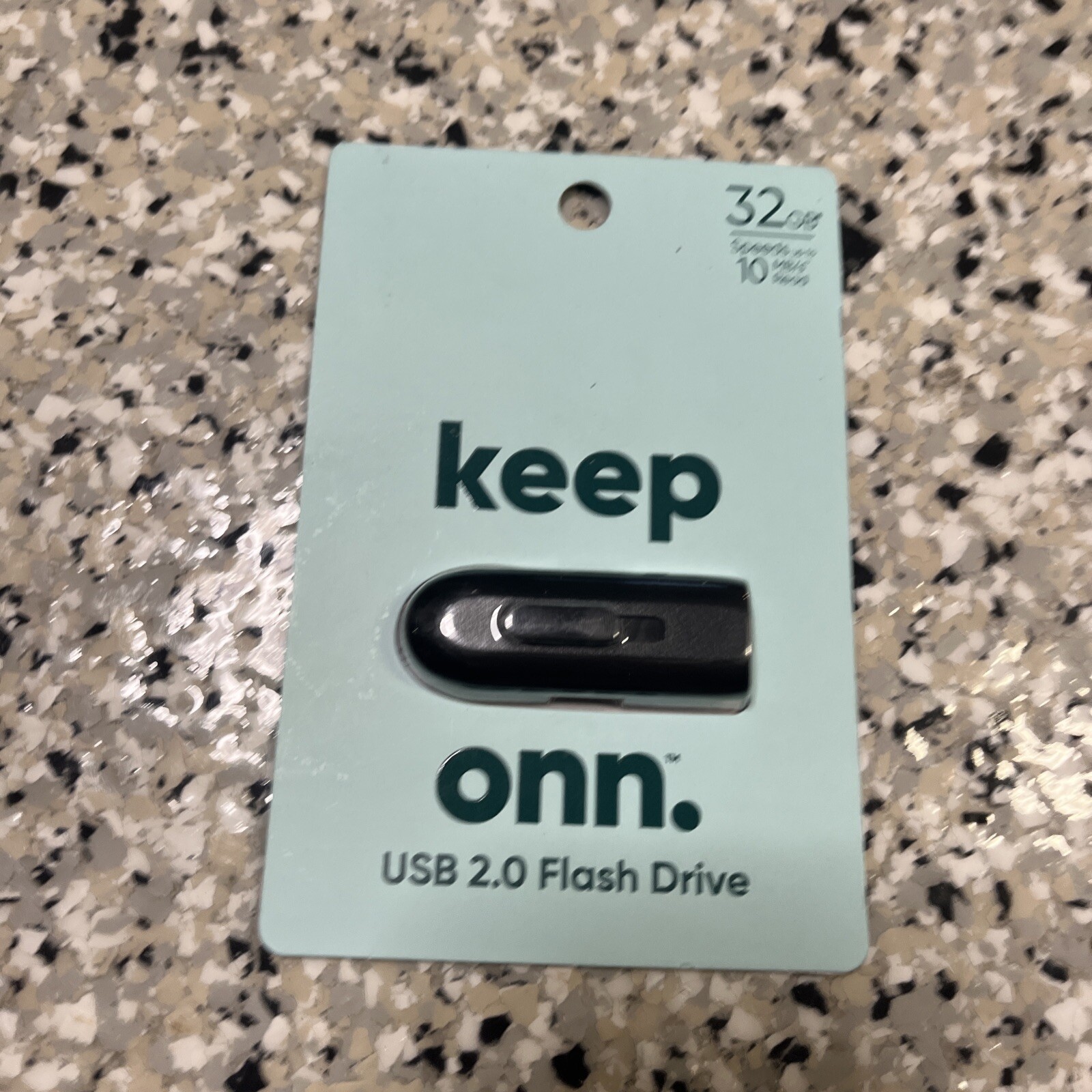 32GB USB 2.0 Flash Drive - Slightly Damaged Packaging  -image