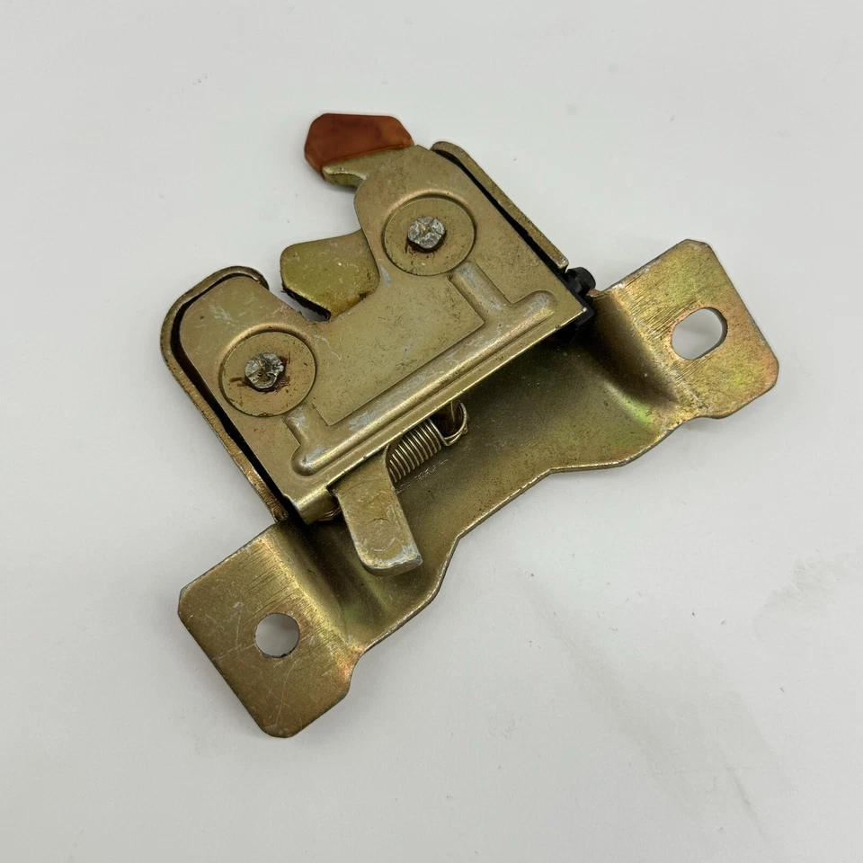 Cerradura de tapa interior original Volkswagen NOS Dasher Jetta Rabbit 15 16 17 32 321827505C Foto 2 de 2