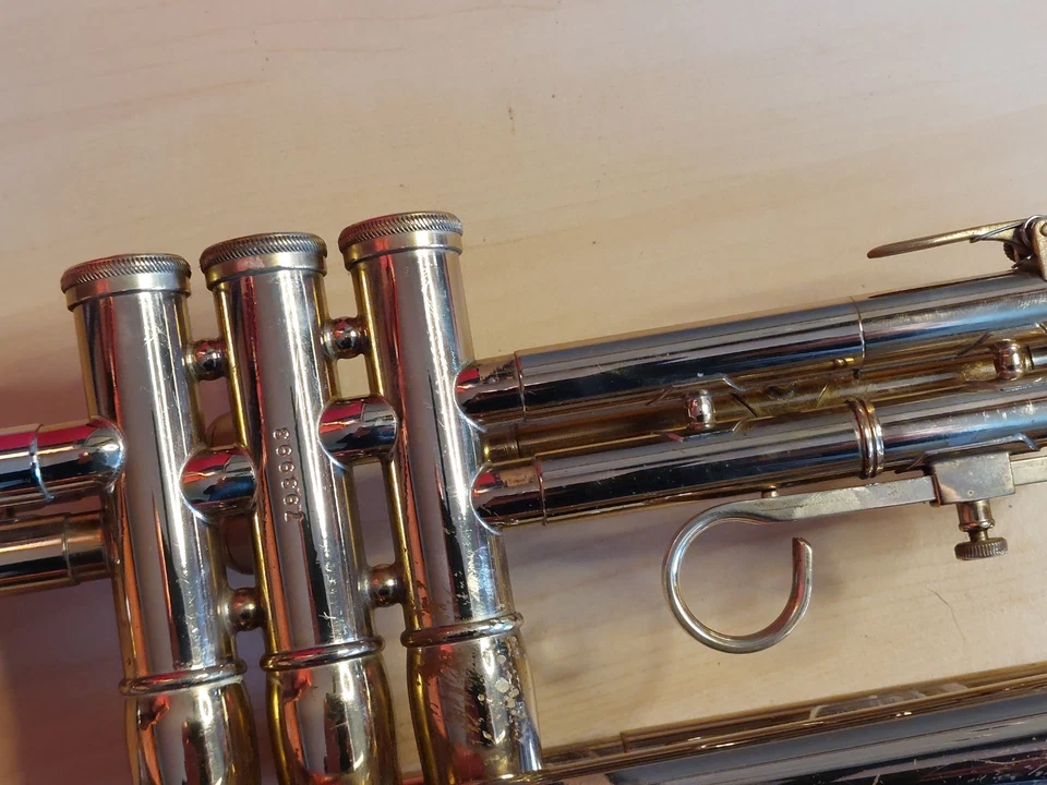 Olds Ambasador Bb Trumpet  Great Compresion.Slick Valves One Of The Best. - Image 4 of 4