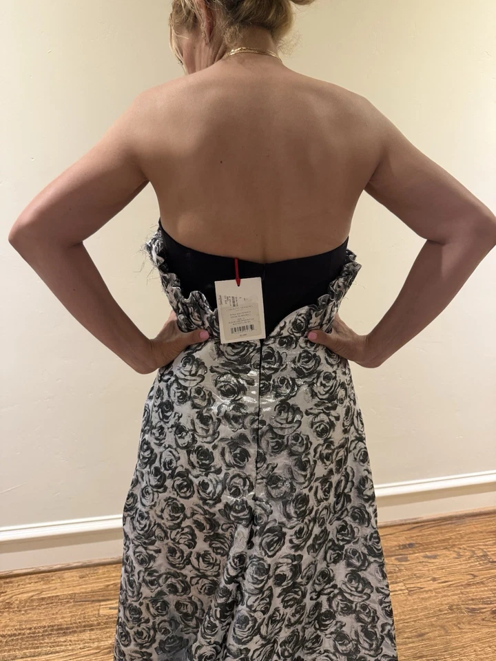 $3990 Vestido Carolina Herrera Plateado Estampado Rosa Vestido Plateado Talla 10 (Nuevo)�� Foto 2 de 4