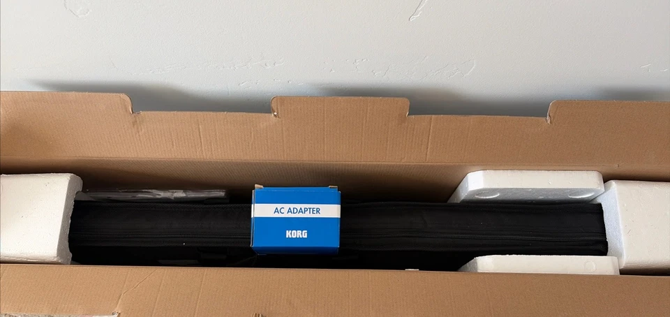 Korg RK-100S 2 white Gloss White Keytar Synthesizer Keyboard 37 Key - OPEN BOX - Image 4 of 4