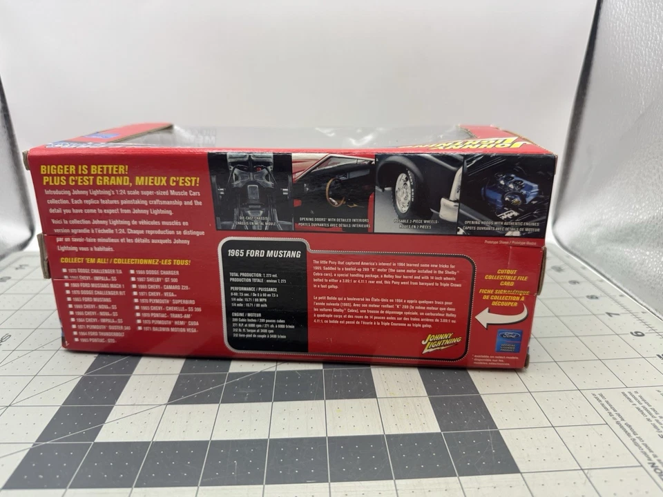 Johnny Lightning White Lightning 1965 Ford Mustang Muscle Car 1:24 novo na caixa aros dourados - Imagem 3 de 4