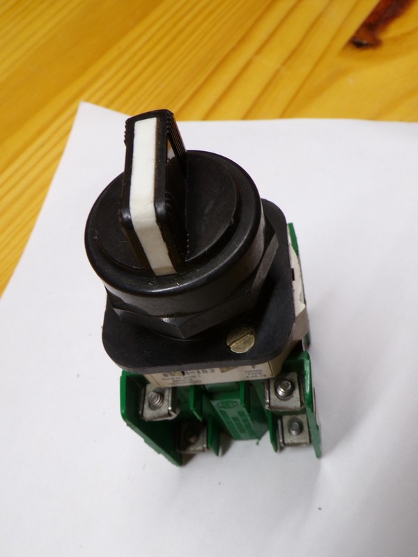 used Allen-Bradley 800H-JR2 800T-XAP selector switch-