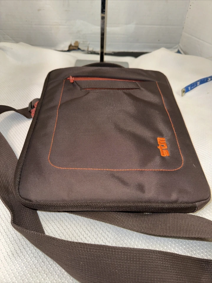 Bolsa para tablet STM con correa Foto 4 de 4