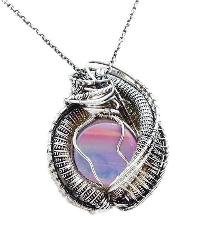 Collar Aurora Opal envuelto en alambre en plata de ley con piedra lunar arco iris Foto 4 de 4