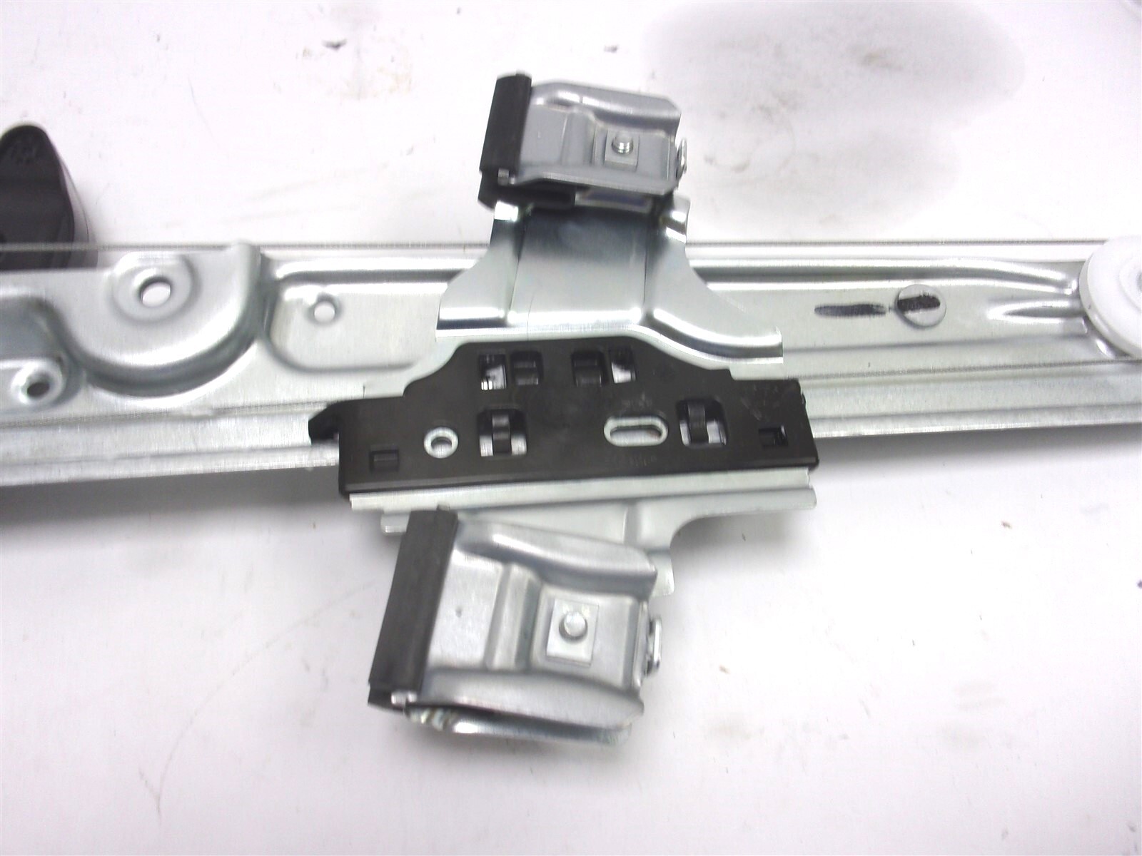 4053413C95 NEW INTERNATIONAL LT RH DOOR GLASS WINDOW REGULATOR  