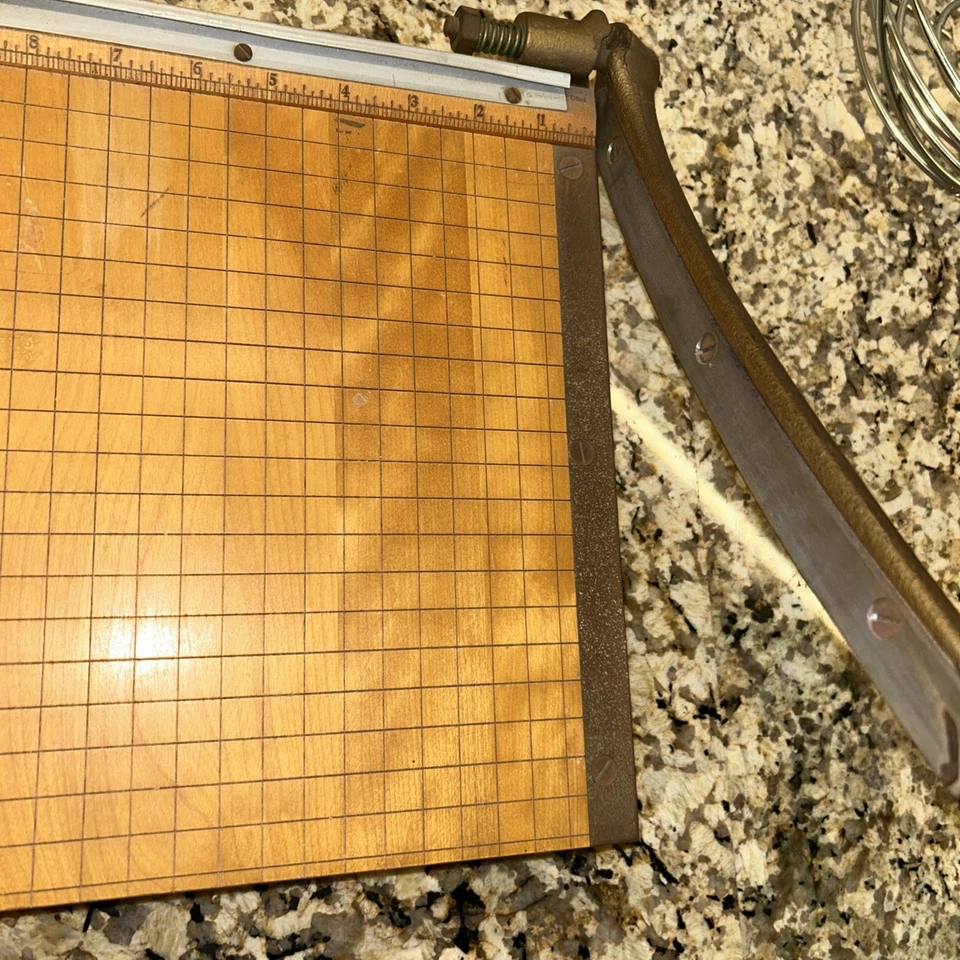 Vintage Ingento NO. 3 Paper Cutter Wood w/ Cast Iron Handle *Great Condition* - Image 3 of 4