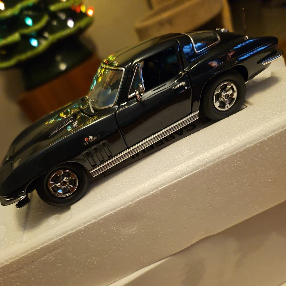Danbury Mint  1966 Chevy Corvette Coupe 1:24 - Image 2 of 4