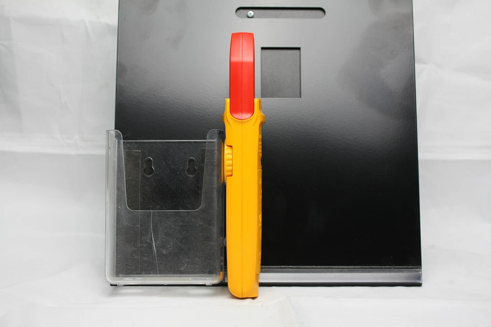 Fluke 325 True RMS AC DC Current and Voltage Tester Capacitance Clamp Frequency - Image 2 of 3