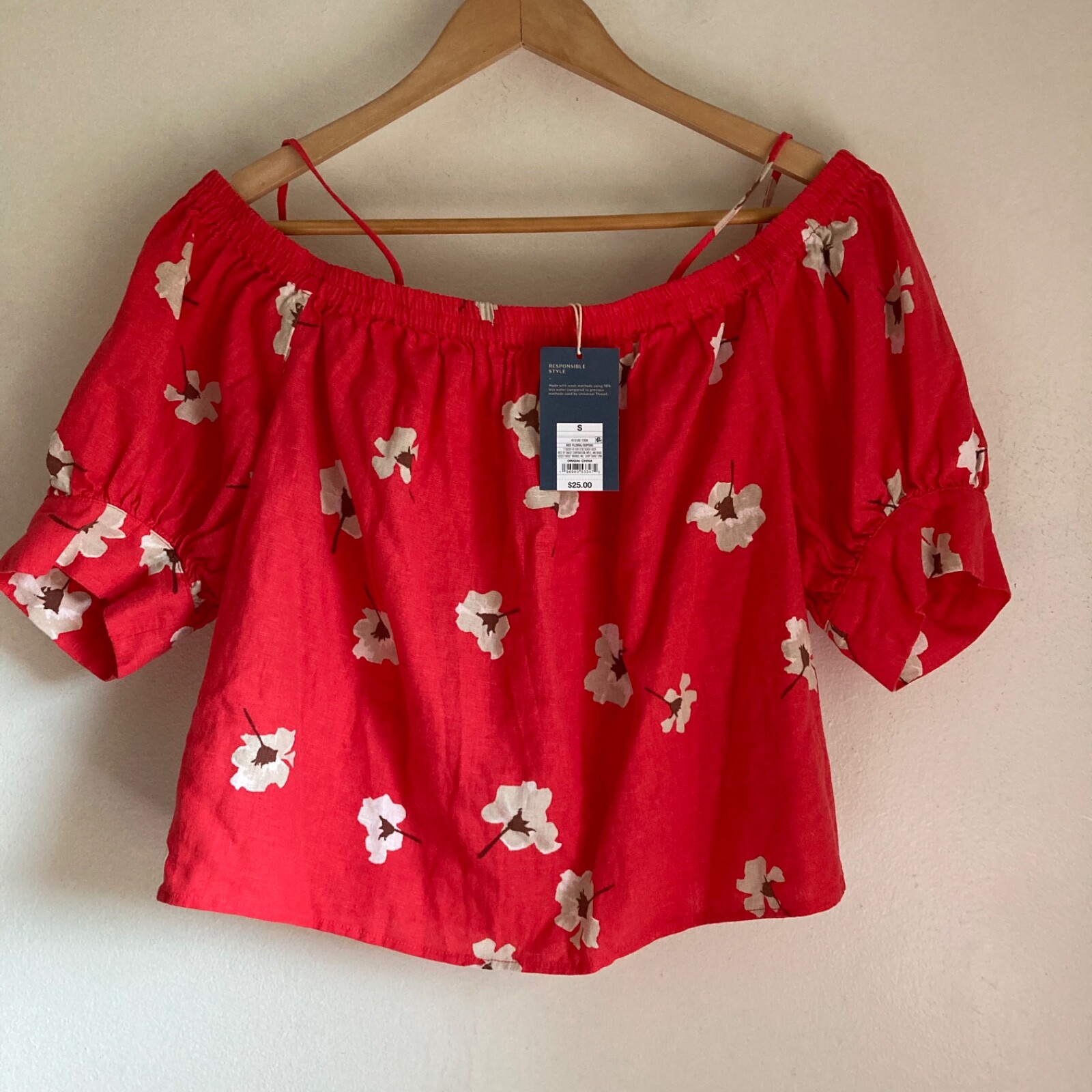 New Universal thread Women's floral off shoulder top size small