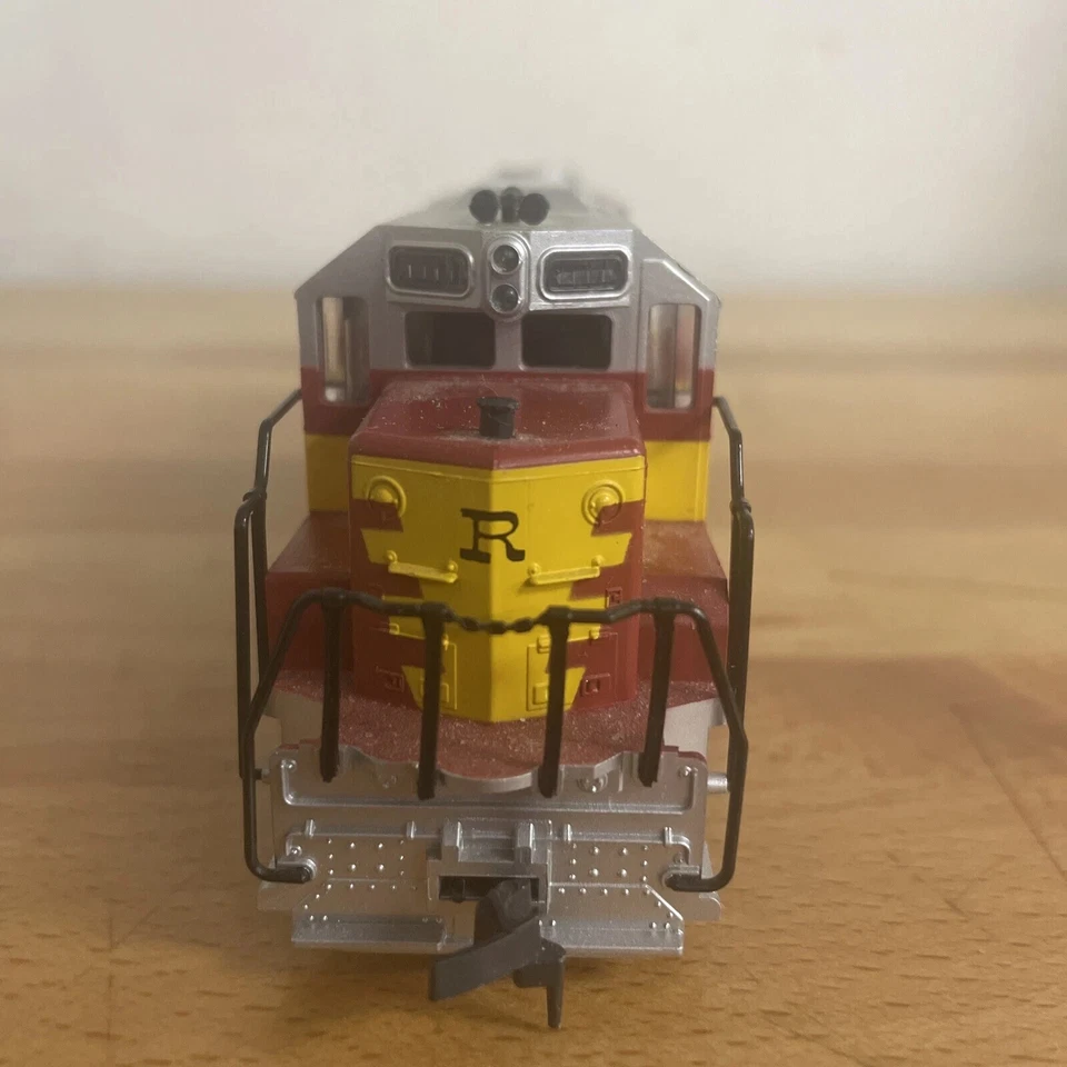 (1) RARE Vintage Con-Cor HO Scale Royal American Shows #307 Locomotive - Image 2 of 4