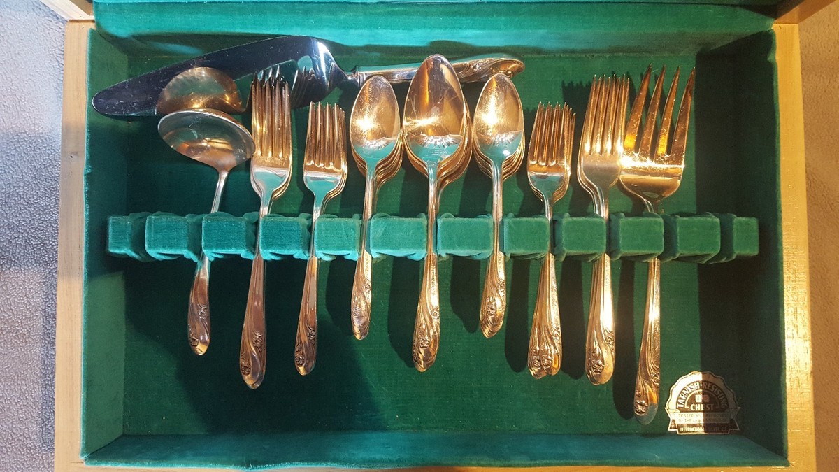 Holmes & Edwards Inlaid 54 Piece Silverplate Flatware Set Flatware