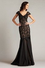 New Tadashi Shoji OPALIE OFF SHOULDER LEAF MOTIF GOWN In Black Size 6 558