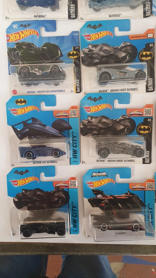 LOTTO 30 MODELLINI AUTO HOT WHEELS SERIE BATMAN - BAT MAN - Immagine 2 di 4