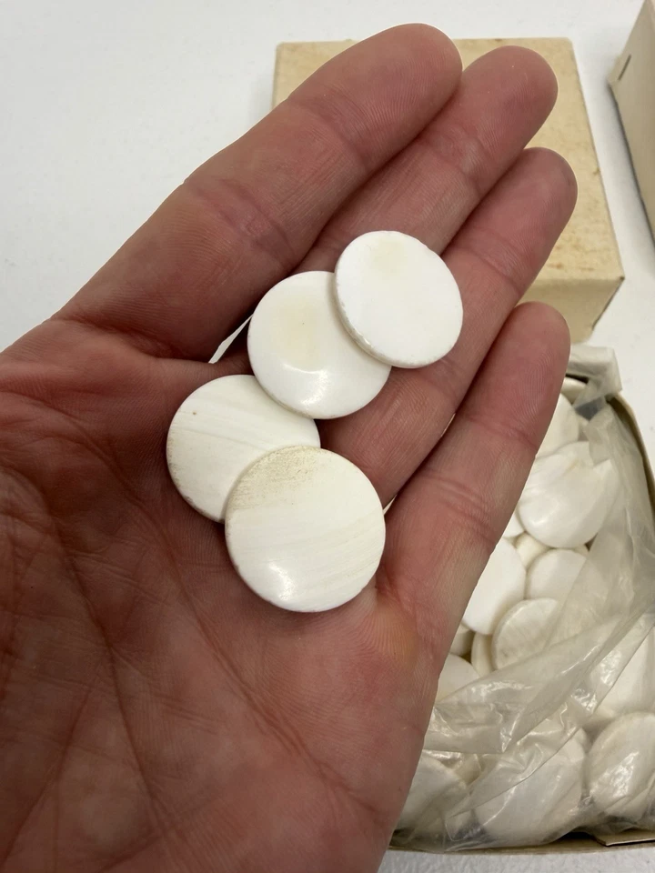 Japanese Go Stone Goishi Game Pieces Set Vtg Genuine Clam White & Tai Chi Black - Image 3 of 4