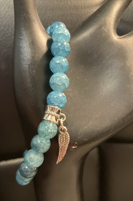 Blue Crushed Jade Stretch Bracelet With Dangle Wing Charms 17cm=6.693