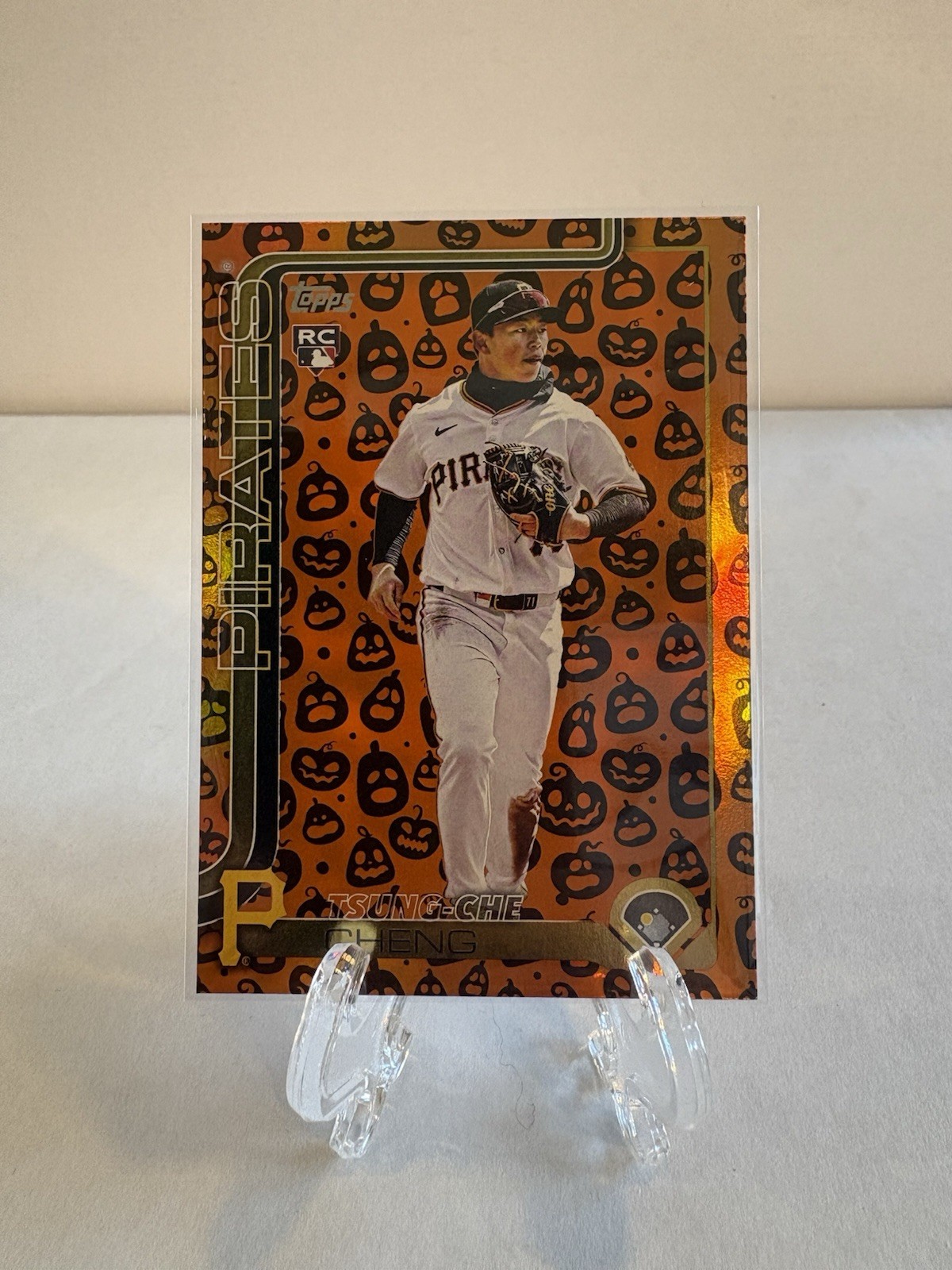 2025 Topps Update Series - Tsung-Che Cheng #US72 Jack-O'-Lantern Foil (RC)