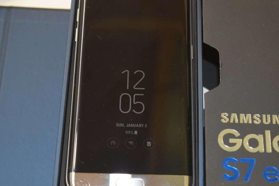 Samsung Galaxy S7 Edge bundled / See Full Description Below / Silver Titantium - Image 2 of 4