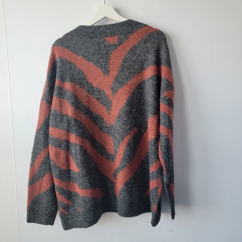 Joseph A womens sweater size L Animal Print Long Sleeve Pullover V-Neck - Picture 2 of 8