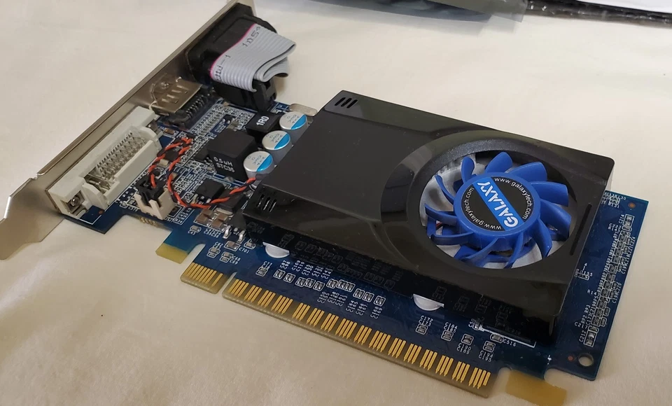 Galaxy NVIDIA GeForce 210 1GB DDR2 PCIe CRT DVI HDMI VGA Graphics Card - Image 4 of 4