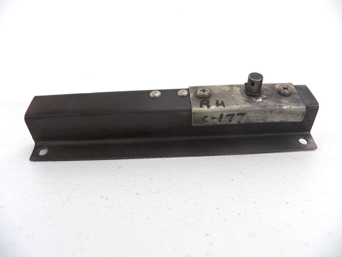 イグナシオ・アルカリア「窓」 Cessna 177 RH Actuator Vent Window Assy 1717075-4 | eBay