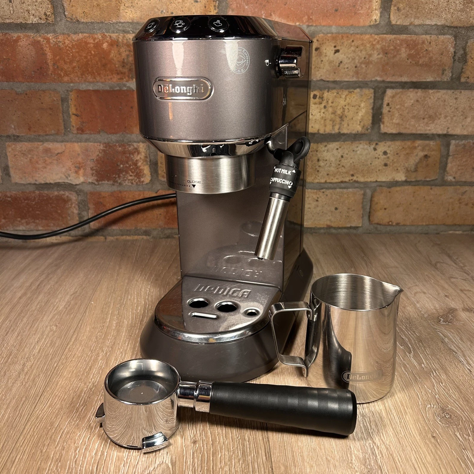 De'Longhi EC785.GY Dedica Metallic Traditional Coffee Machine Grey & Accessories