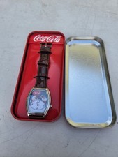 montre-bracelet vintage Coca-Cola thème vacances dans un étui métal étain.