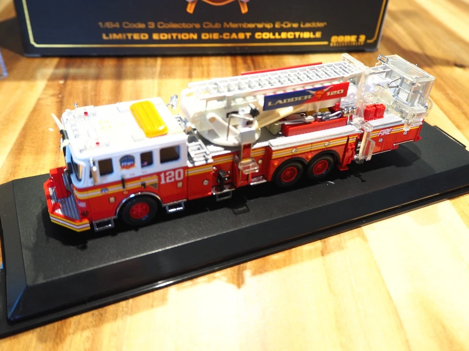 Code 3 FDNY 1:64 Limited Edt. SEAGRAVE E-1 Ladder/Teleskopmast Ladder 120 - Bild 3 von 4