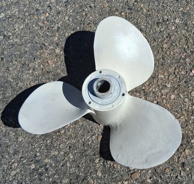 OMC 14 X 16 RH 3 blade stringer Pin Drive Sterndrive Propeller 381186