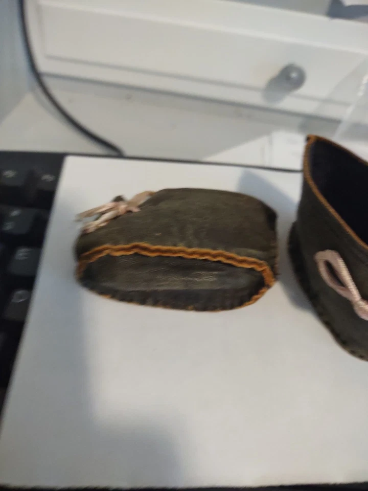 Botines antiguos ideales de cuero para muñeca Baby Peggy 2 1/2" de largo Foto 3 de 4