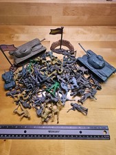 Vtg Lot Of 70 Plastic Toy Soldiers With Tanks And More.