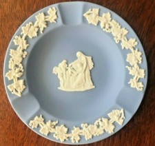 Ancien plat à bibelots WEDGWOOD BLEU JASPERWARE - cendrier
