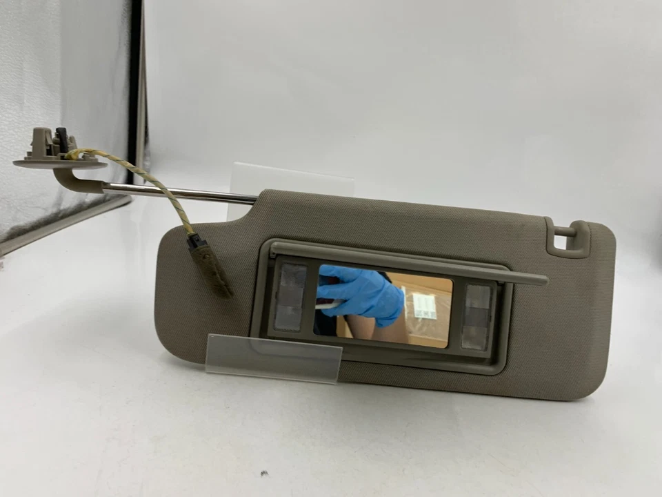 2014-2019 Cadillac ATS Driver Sun Visor Gray Illuminated OEM D02B63006 - Image 3 of 4