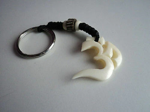 Porte clés, porte clés en os de yak sculpté OM