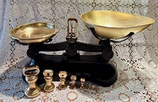 ENGLISH VINTAGE "LIBRASCO" BLACK KITCHEN SCALES 7 "LIBRASCO" BRASS BELL WEIGHTS