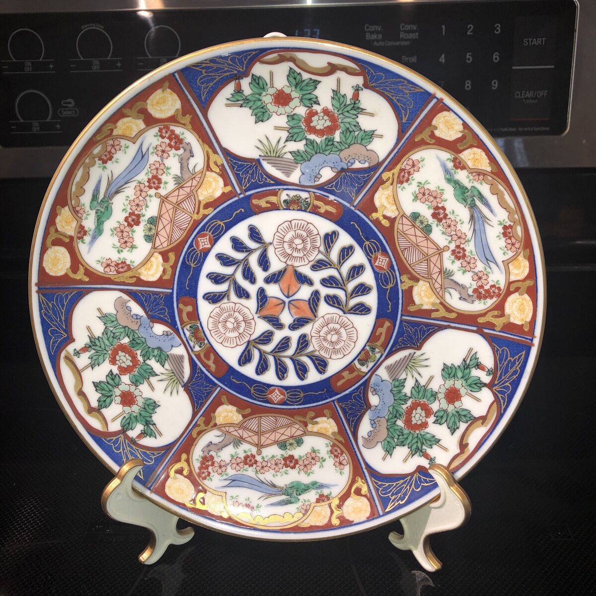 GOLD IMARI HAND PAINTED DISH WITH VIBRANT COLORS~SZ-9.5”RARE GOLD IMARI HAND PAINTED DISH WITH VIBRANT COLORS~SZ-9.5”RARE