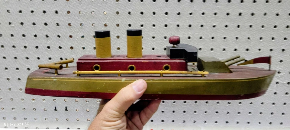 Antiguo juguete vintage de acorazado de madera Tom Thumb Toys ¡MUY RARO! Foto 2 de 4