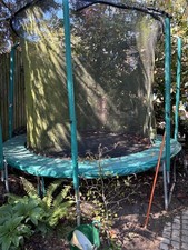 10ft Trampoline with Safety Net Enclosure And Ladder