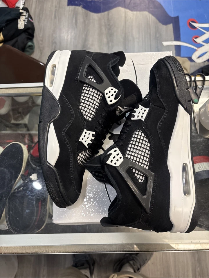 Size 10 - Air Jordan 4 Retro White Thunder - Image 3 of 4