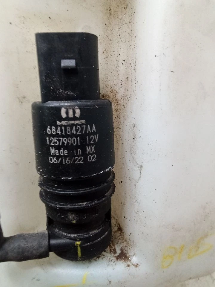 Depósito de lavado para camioneta Dodge 2500 19-23 3725412 Foto 3 de 4