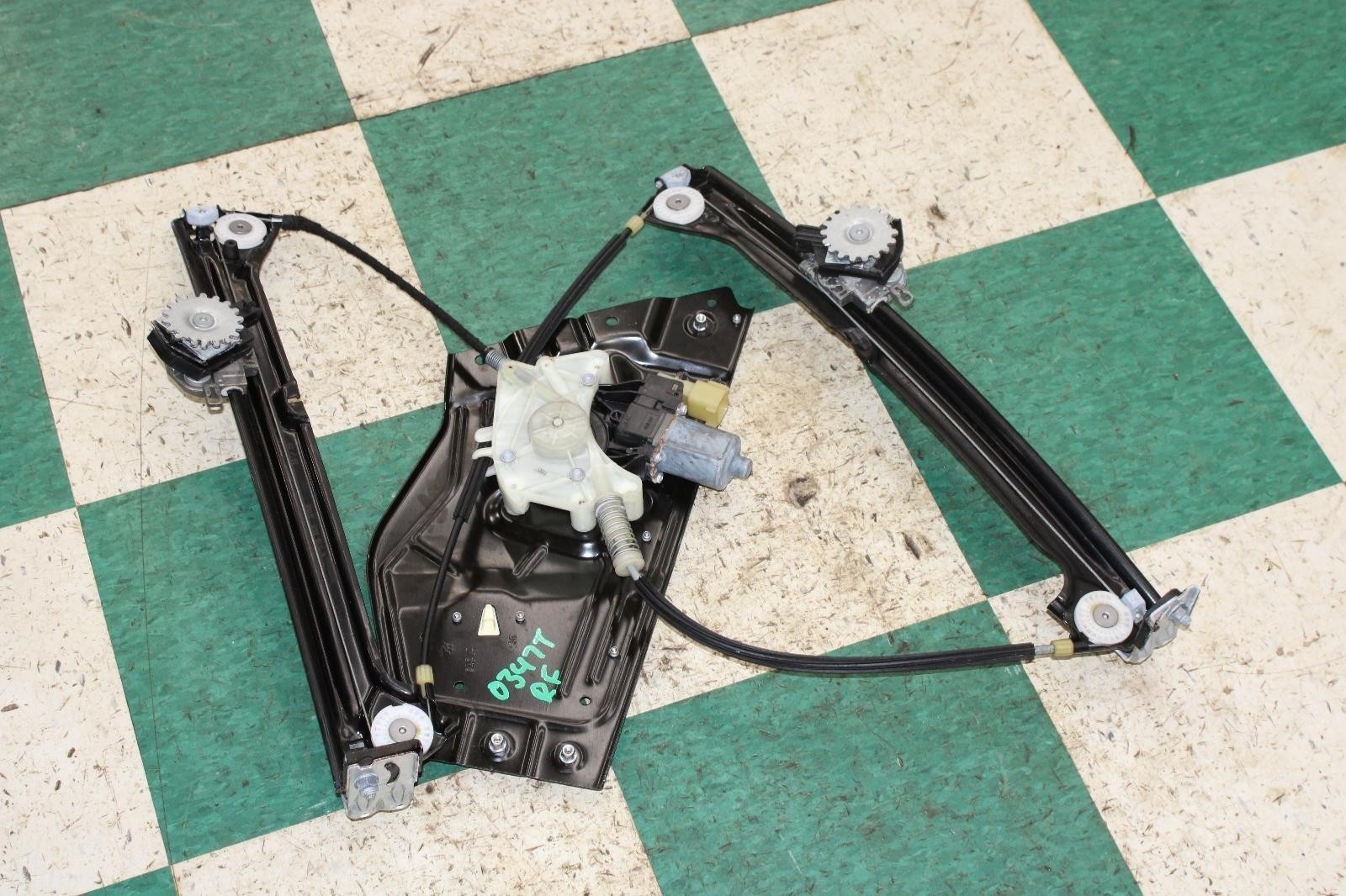 Maserati Quattroporte 2014-2024 Front Right Window regulator