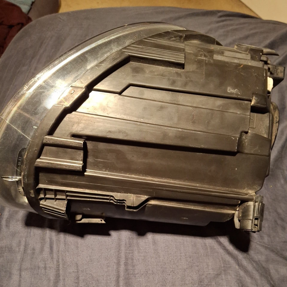 Conjunto de farol direito TYC para Volkswagen Beetle 2012-2019 - Imagem 2 de 3