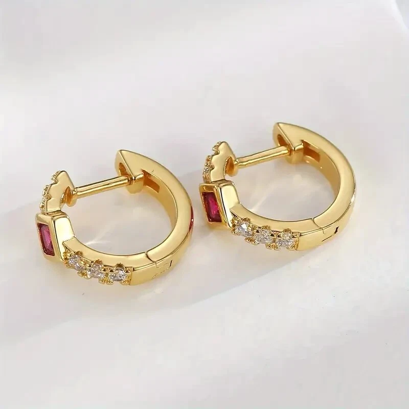 Pendientes tipo argolla para mujer talla princesa simulados de rubí rosa enchapados en oro amarillo de 14 k Foto 4 de 4